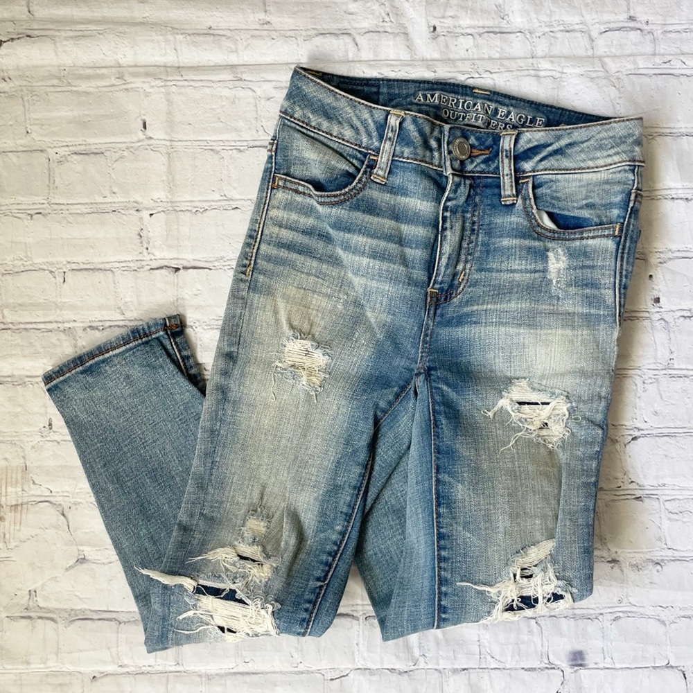 American Eagle Light/Medium Wash Distressed High Rise Cropped Jeggings - Picture 1 of 5